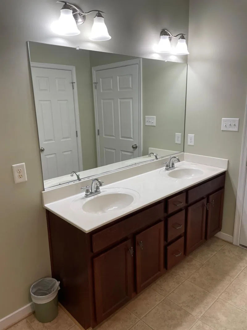 Bathroom with a clean double vanity and a large mirror