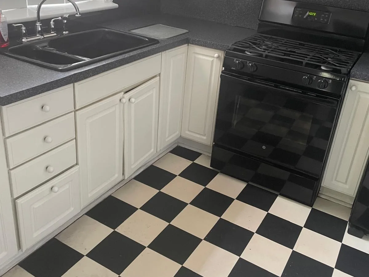 After cleaning: Move-Out Kitchen